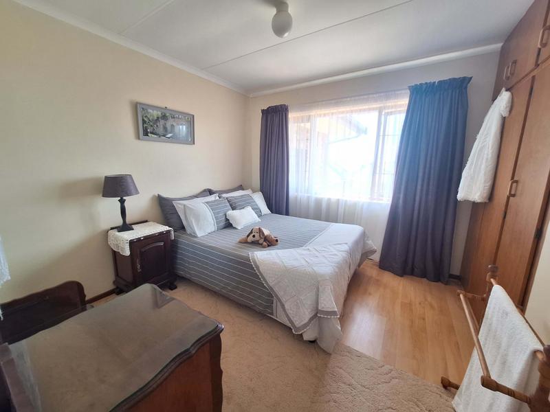 4 Bedroom Property for Sale in Hartenbos Heuwels Western Cape